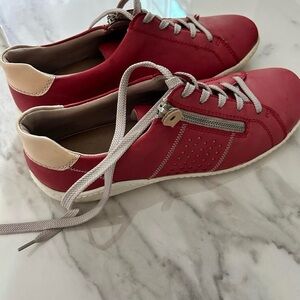 Vintage Remonte Red and cream leather sneakers